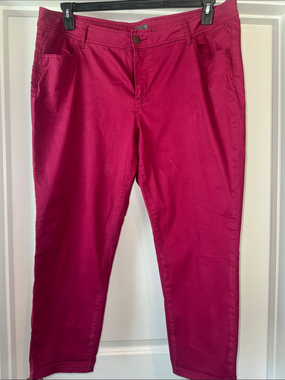 Women’s Cropped Straight Jeans in Deep Pink